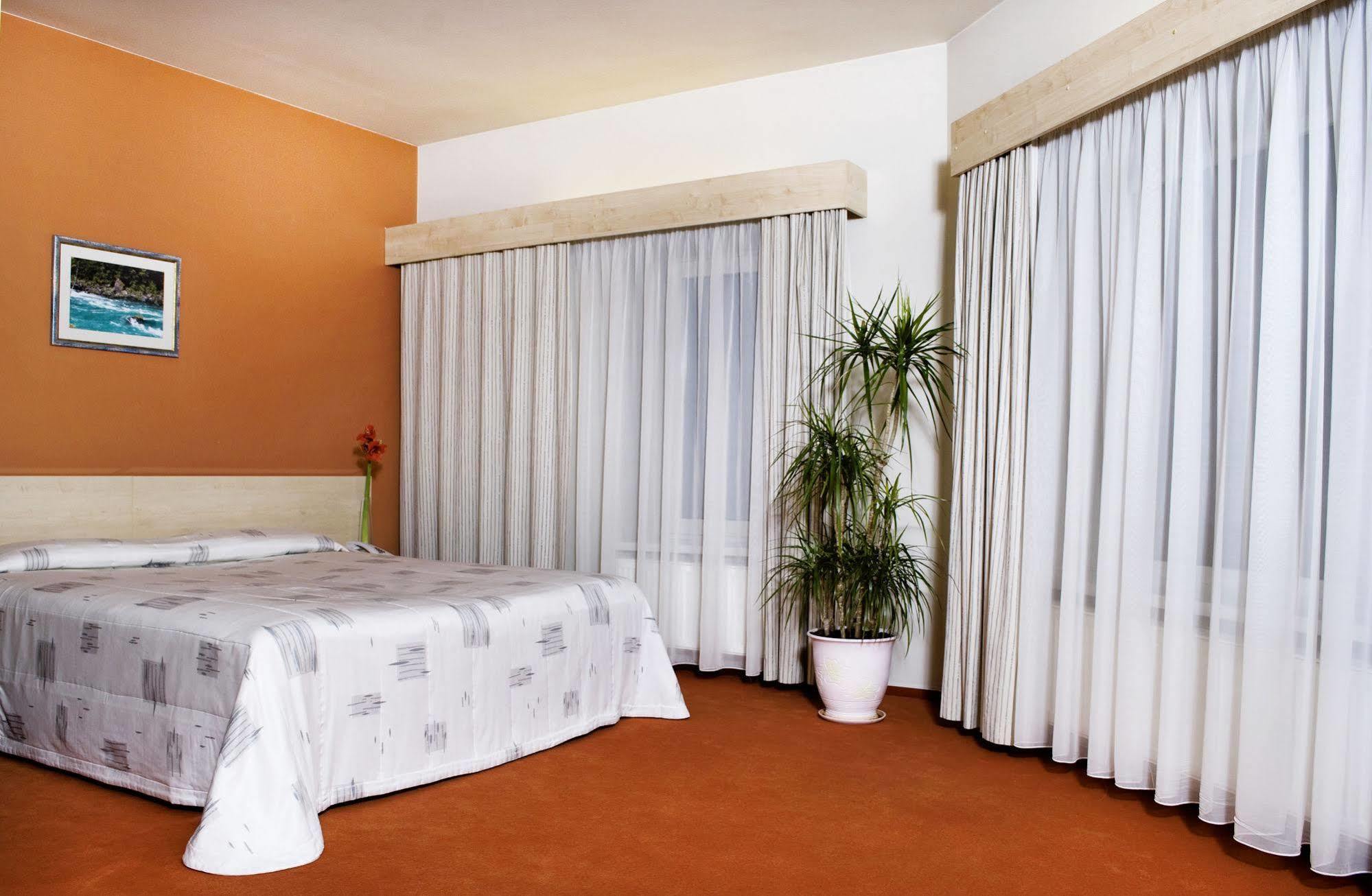 Hermis Hotel Kaunas Esterno foto